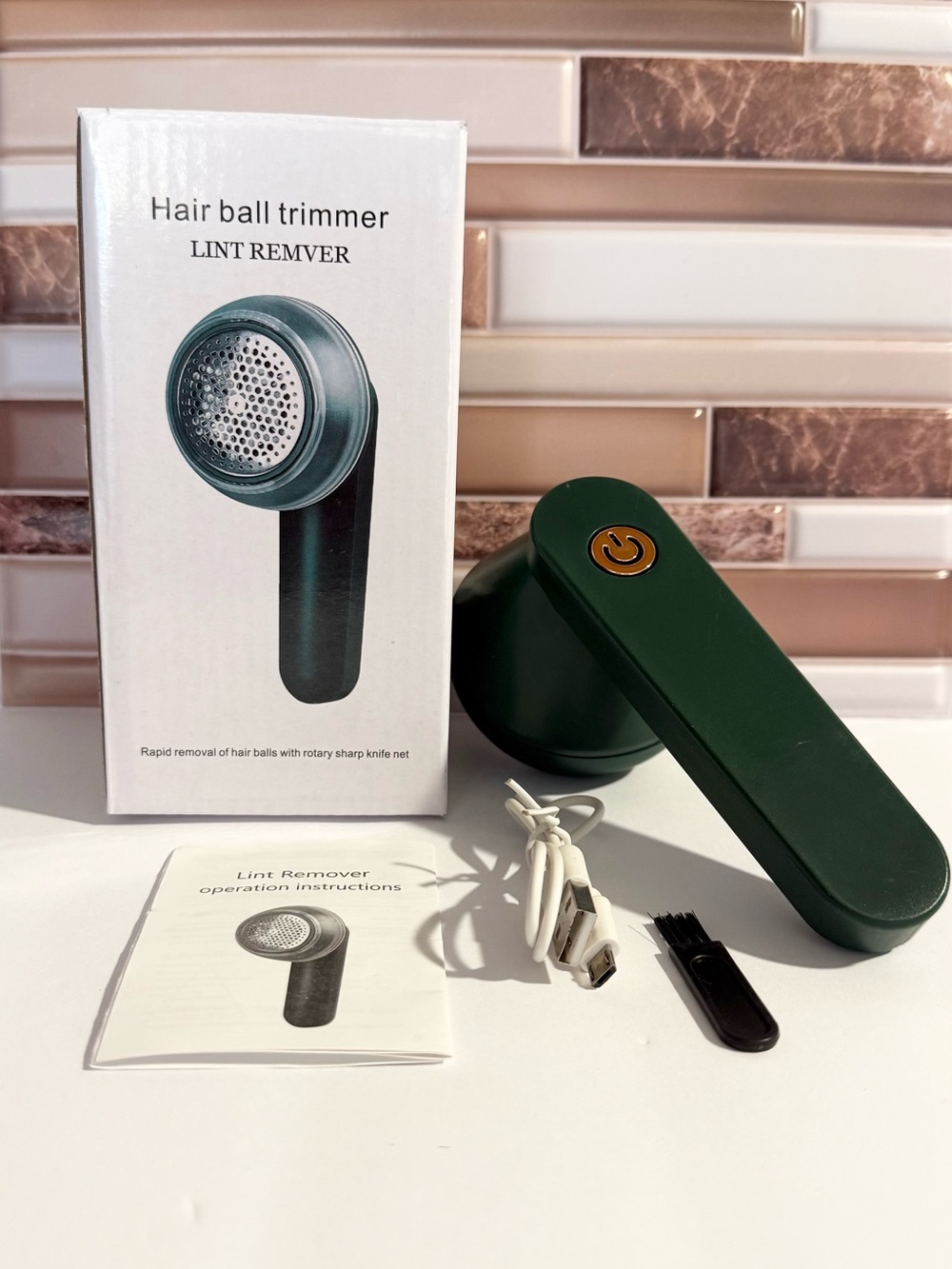 Portable Electric Lint Remover Fabric Shaver Defuzzer for Clothes Furniture - Picture 4 of 4